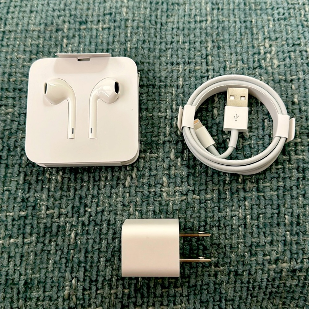 Apple EarPods wired, with lightening connector